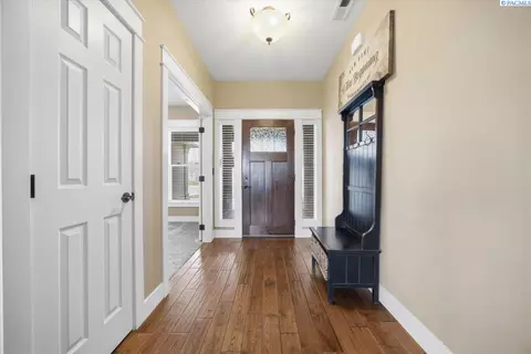 Entry Way - 4702 Cathedral Dr, Pasco, WA 99301 photo 1 of 6