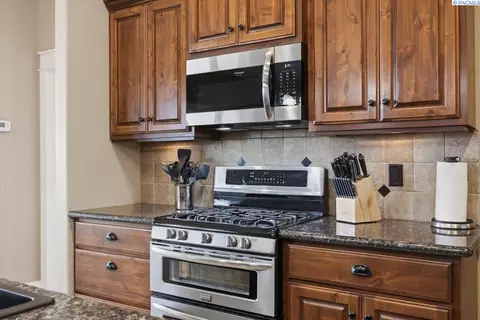 Kitchen - 4702 Cathedral Dr, Pasco, WA 99301 photo 4 of 4