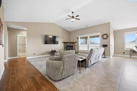 Living - 4702 Cathedral Dr, Pasco, WA 99301 photo 2 of 3