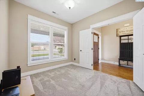Entry Way - 4702 Cathedral Dr, Pasco, WA 99301 photo 5 of 6