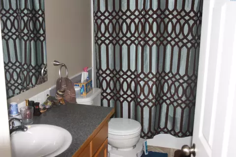 Bath - 1725 NW Ventura, Pullman, WA 99163 photo 2 of 4