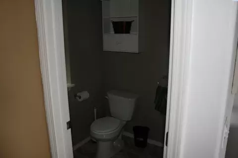 Bath - 1725 NW Ventura, Pullman, WA 99163 photo 1 of 4