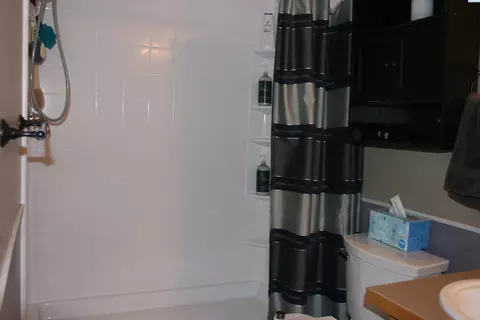 Bath - 1725 NW Ventura, Pullman, WA 99163 photo 3 of 4