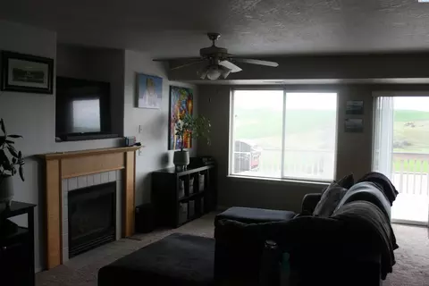 Living - 1725 NW Ventura, Pullman, WA 99163 photo 1 of 3