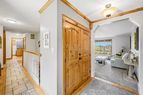 Entry Way - 930 SW Fountain St, Pullman, WA 99163 photo 2 of 3