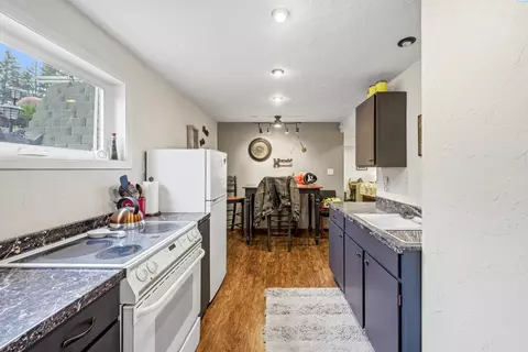 Kitchen - 930 SW Fountain St, Pullman, WA 99163 photo 4 of 5