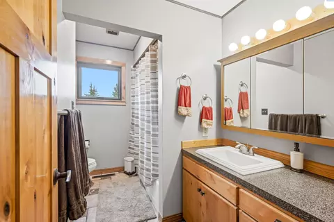 Bath - 930 SW Fountain St, Pullman, WA 99163 photo 1 of 2