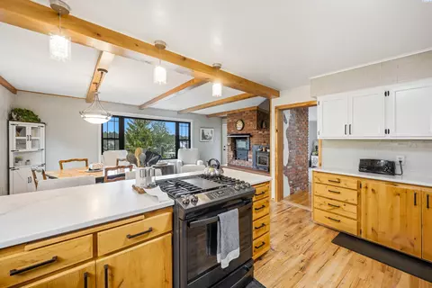 Kitchen - 930 SW Fountain St, Pullman, WA 99163 photo 3 of 5