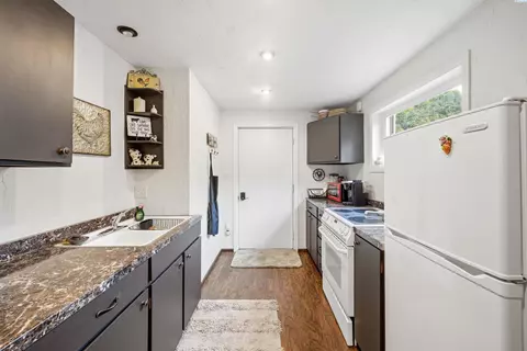 Kitchen - 930 SW Fountain St, Pullman, WA 99163 photo 5 of 5