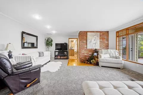Living - 930 SW Fountain St, Pullman, WA 99163 photo 1 of 3