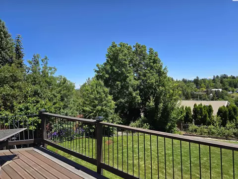 Exterior - 930 SW Fountain St, Pullman, WA 99163 photo 3 of 6