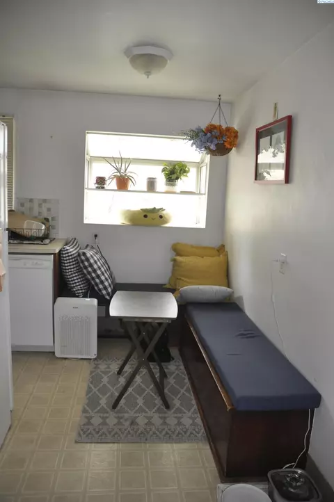 Kitchen - 920 NW Charlotte, Pullman, WA 99163 photo 1 of 5