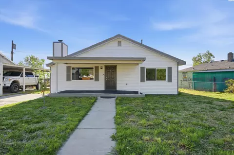 402 Rossell Ave, Richland, WA 99352