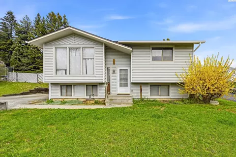 Exterior - 310 NW Dillon St, Pullman, WA 99163 photo 1 of 5