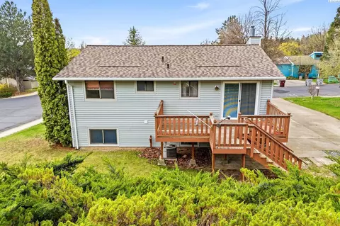 Exterior - 310 NW Dillon St, Pullman, WA 99163 photo 3 of 5