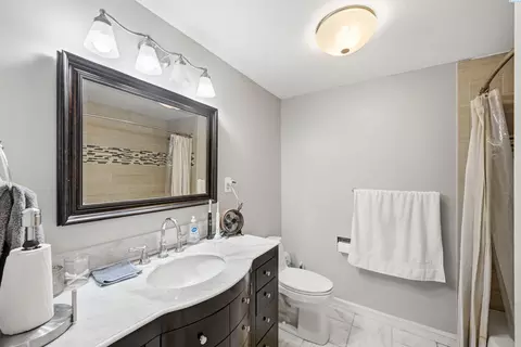 Bath - 1740 NE Lower Dr, Pullman, WA 99163 photo 2 of 3