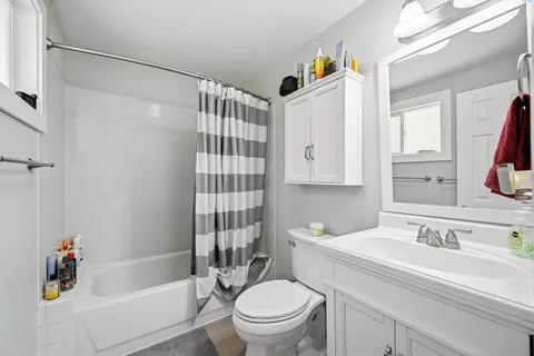 Bath - 1740 NE Lower Dr, Pullman, WA 99163 photo 1 of 3