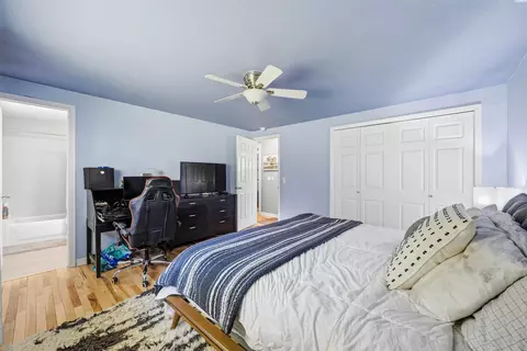 Bedroom - 1740 NE Lower Dr, Pullman, WA 99163 photo 2 of 4