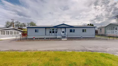 6805 Haag St, West Richland, WA 99353