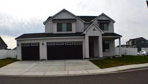 406 Ruby Ave, Grandview, WA 98930