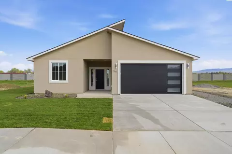 716 San Jose Ave, Sunnyside, WA 98944