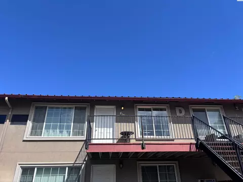 526 S 40th Ave #D-210, West Richland, WA 99353