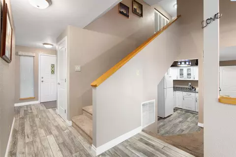 Entry Way - 8920 Maple Dr, Pasco, WA 99301 photo 2 of 2