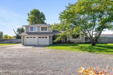 8920 Maple Dr, Pasco, WA 99301