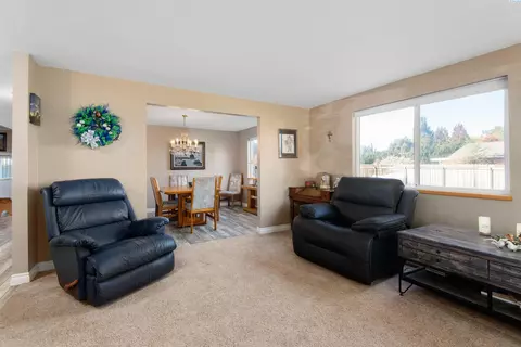 Living - 8920 Maple Dr, Pasco, WA 99301 photo 4 of 4