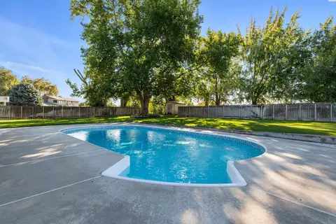 Exterior - 8920 Maple Dr, Pasco, WA 99301 photo 4 of 11