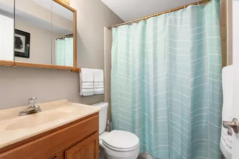 Bath - 8920 Maple Dr, Pasco, WA 99301 photo 2 of 2