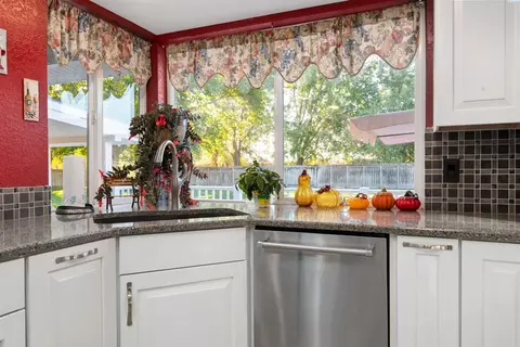 Kitchen - 8920 Maple Dr, Pasco, WA 99301 photo 3 of 5