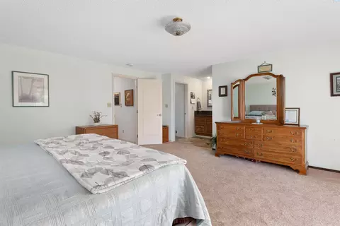 Bedroom - 8920 Maple Dr, Pasco, WA 99301 photo 4 of 4