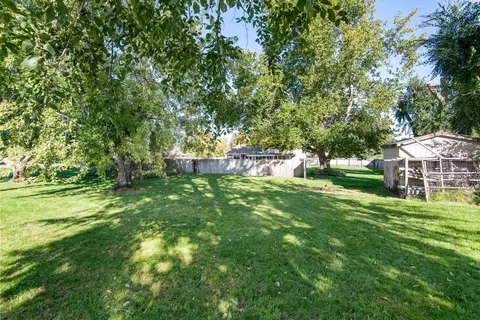 Exterior - 8920 Maple Dr, Pasco, WA 99301 photo 6 of 11