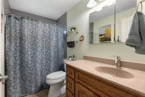 Bath - 8920 Maple Dr, Pasco, WA 99301 photo 1 of 2