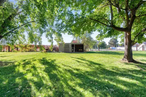 Exterior - 8920 Maple Dr, Pasco, WA 99301 photo 10 of 11