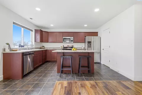 Kitchen - 5608 Pimlico, Pasco, WA 99301 photo 2 of 3