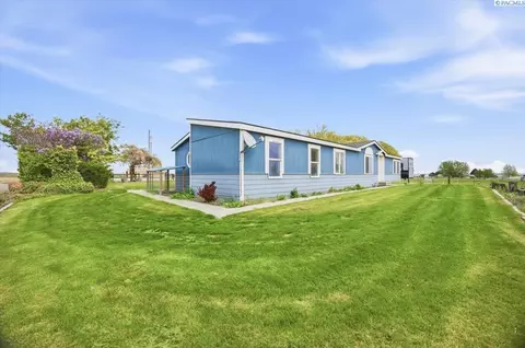 201 Clover Ln, Pasco, WA 99301
