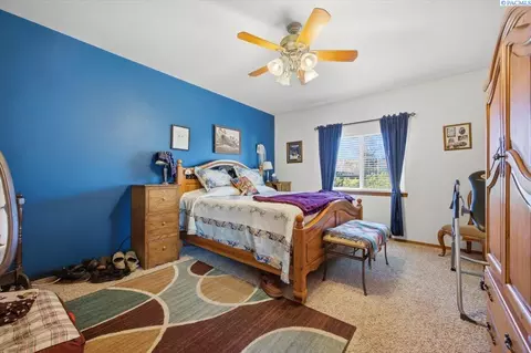 Bedroom - 2304 Road 52, Pasco, WA 99301 photo 4 of 4