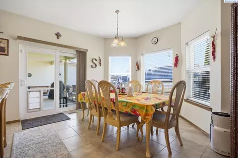 Dining - 2304 Road 52, Pasco, WA 99301 photo 3 of 4