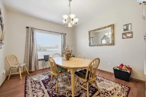 Dining - 2304 Road 52, Pasco, WA 99301 photo 1 of 4