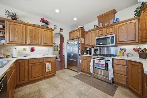 Kitchen - 2304 Road 52, Pasco, WA 99301 photo 2 of 5