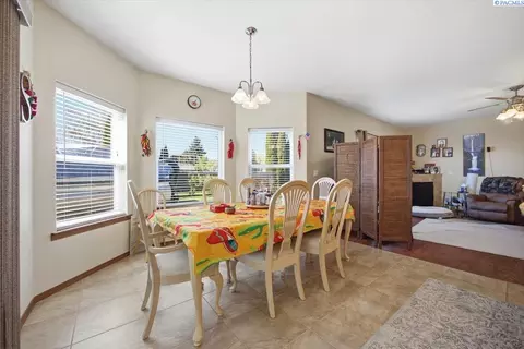 Dining - 2304 Road 52, Pasco, WA 99301 photo 4 of 4