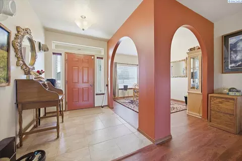 Entry Way - 2304 Road 52, Pasco, WA 99301 photo 1 of 3