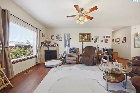 Living - 2304 Road 52, Pasco, WA 99301 photo 2 of 2