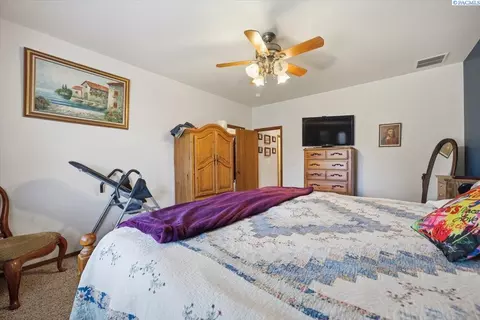 Bedroom - 2304 Road 52, Pasco, WA 99301 photo 2 of 4
