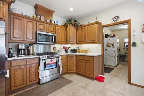 Kitchen - 2304 Road 52, Pasco, WA 99301 photo 5 of 5