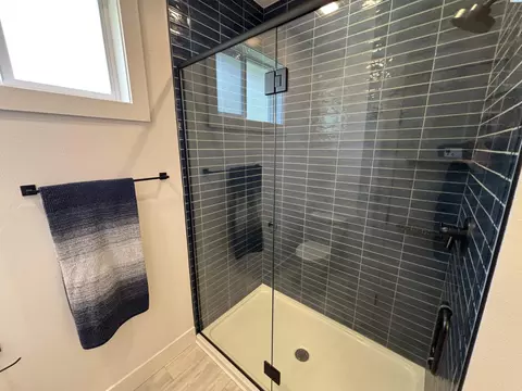 Bath - 820 SW Blue Heron Ct, Pullman, WA 99163 photo 3 of 4