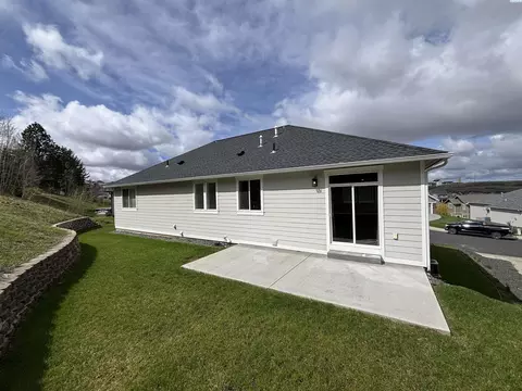 Exterior - 820 SW Blue Heron Ct, Pullman, WA 99163 photo 5 of 6