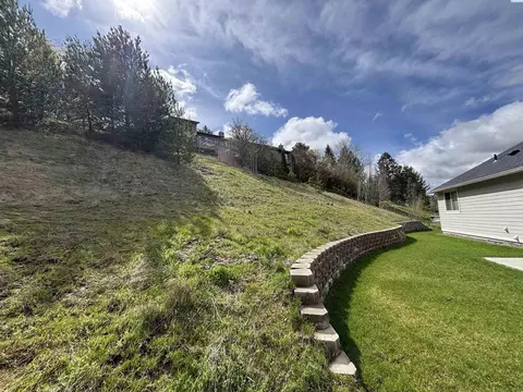 Exterior - 820 SW Blue Heron Ct, Pullman, WA 99163 photo 3 of 6
